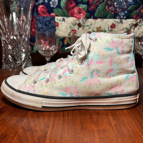 Converse Girls Pink & Blue Unicorn Print on white canvas qtr top sneakers. - Picture 5 of 9